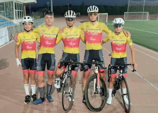 Jóvenes ciclistas del Club de El Ejido en el trofeo granadino de Santa Fe