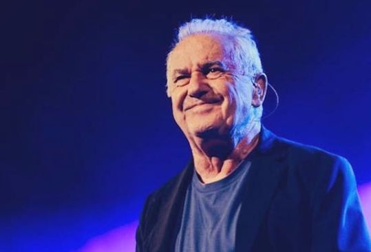 Víctor Manuel llegará a unos días de  Nochebuena con ‘Solo a solas conmigo’
