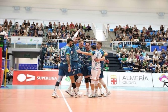 El ‘nuevo’ Unicaja de  Voleibol se presenta ante la afición
